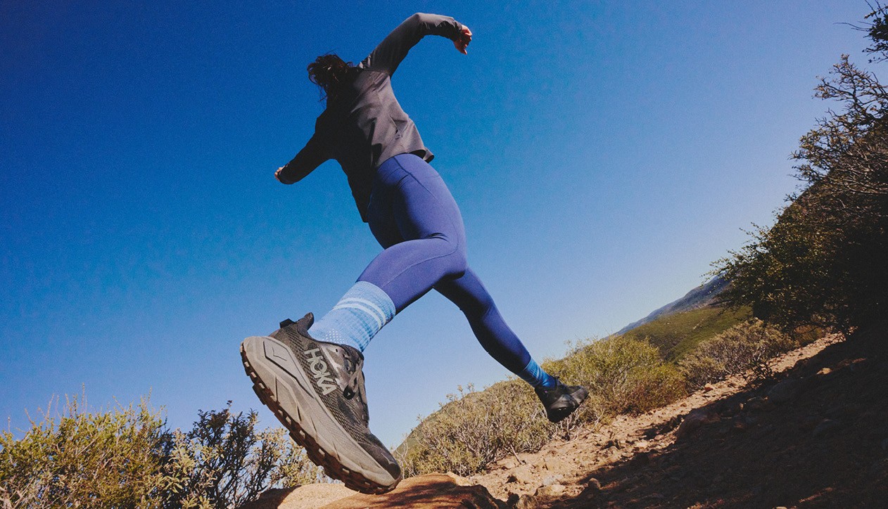 Maak kennis met de HOKA Challenger 8 