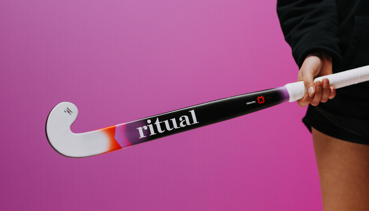 De hockeystick met witte haak zien we steeds vaker terug op het veld