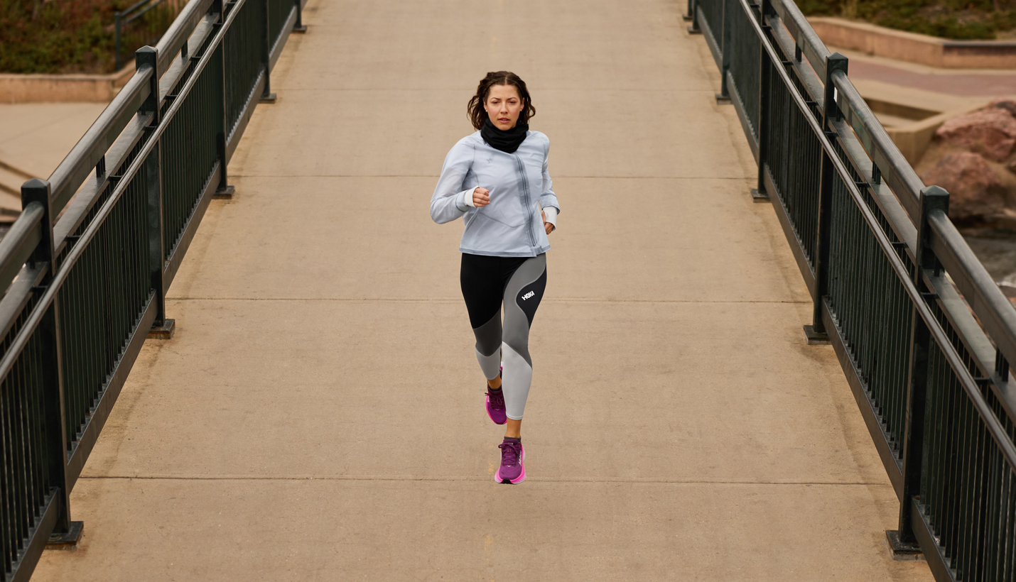 Zweef over de weg met de HOKA Bondi 8